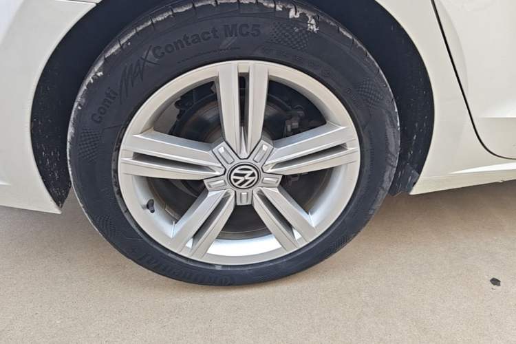 Used Volkswagen Lamando 2017 280TSI DSG Comfort Edition Right Rear Wheel Hub