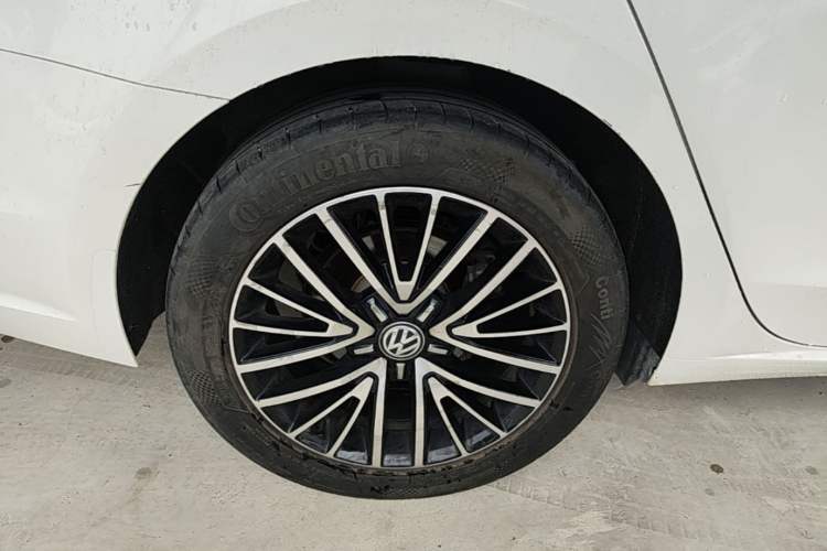 Used Volkswagen Lamando 2017 280TSI DSG Luxury Edition Right Rear Wheel Hub