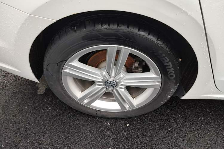 Used Volkswagen Lamando 2017 280TSI DSG Comfort Edition Right Rear Wheel Hub