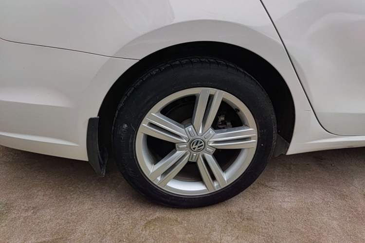 Used Volkswagen Lamando 2017 280TSI DSG Comfort Edition Right Rear Wheel Hub