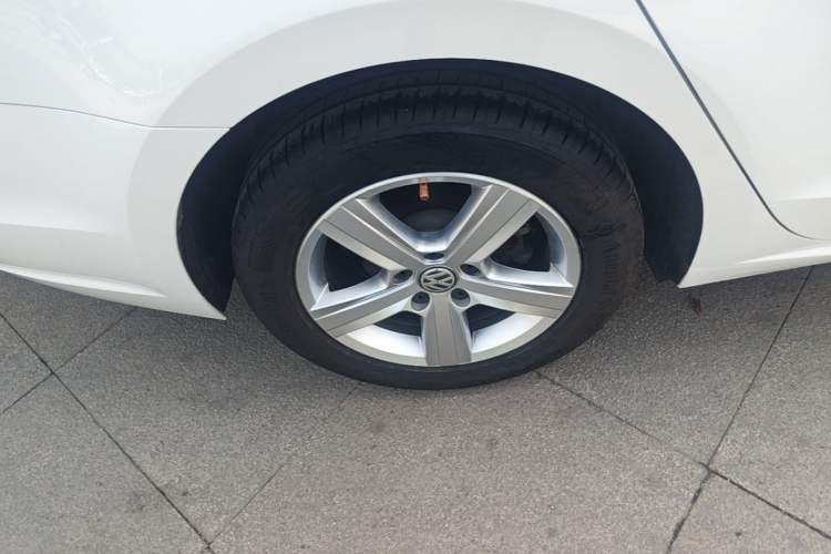 Used Volkswagen Lamando 2017 230TSI DSG Fashion Edition Right Rear Wheel Hub