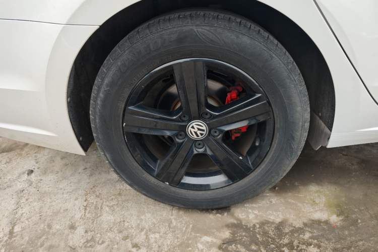 Used Volkswagen Lamando 2017 230TSI Manual Trend Edition Right Rear Wheel Hub