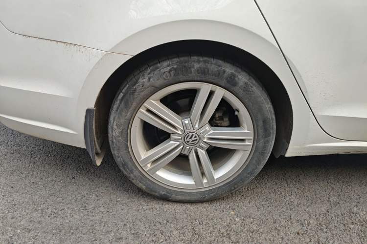 Used Volkswagen Lamando 2017 280TSI DSG Comfort Edition Right Rear Wheel Hub