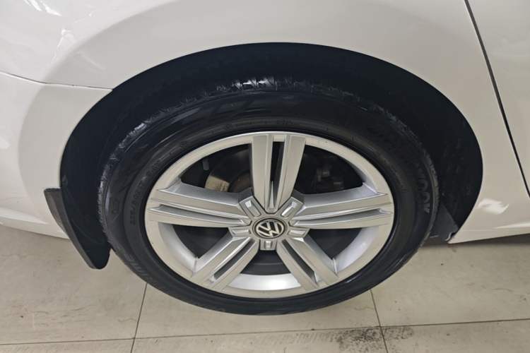 Used Volkswagen Lamando 2017 280TSI DSG Comfort Edition Right Rear Wheel Hub