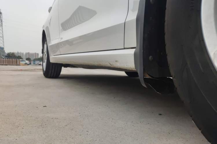 Used Volkswagen Lamando 2017 230TSI DSG Fashion Edition Right Side Sill