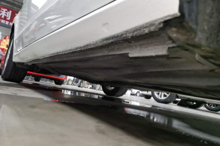 Used Volkswagen Lamando 2017 230TSI DSG Fashion Edition Right Side Sill