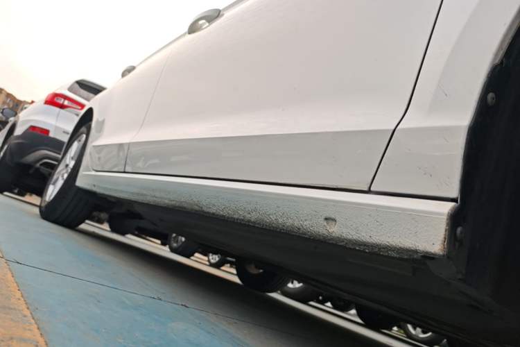 Used Volkswagen Lamando 2017 230TSI DSG Fashion Edition Right Side Sill