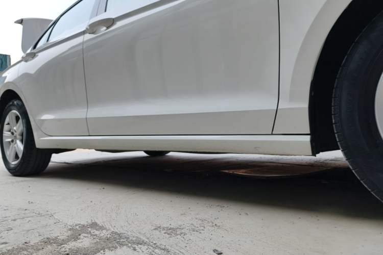 Used Volkswagen Lamando 2017 230TSI DSG Fashion Edition Right Side Sill