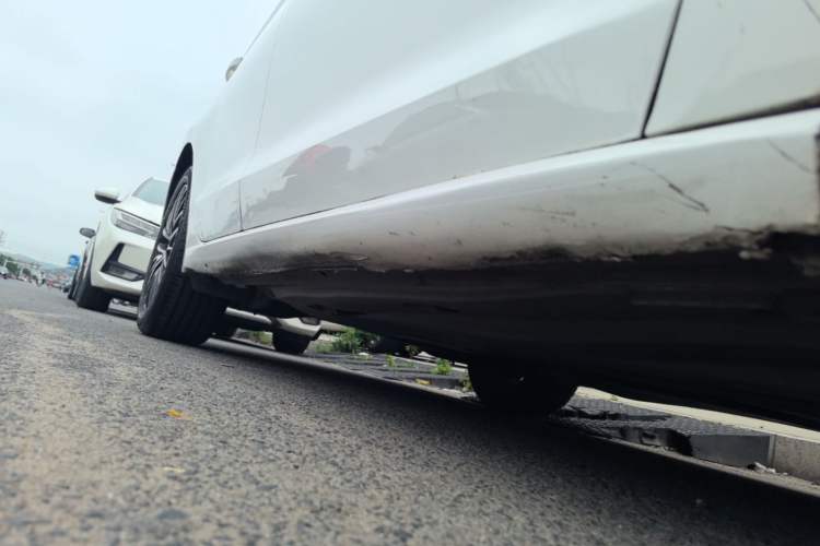 Used Volkswagen Lamando 2017 280TSI DSG Luxury Edition Right Side Sill