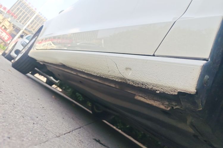 Used Volkswagen Lamando 2017 230TSI DSG Fashion Edition Right Side Sill