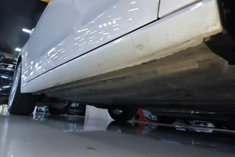 Used Volkswagen Lamando 2017 280TSI DSG Comfort Edition Right Side Sill