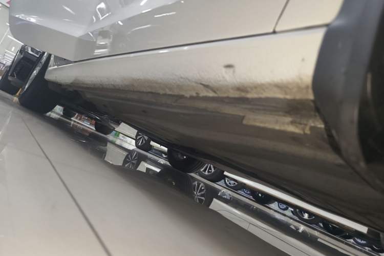 Used Volkswagen Lamando 2017 230TSI DSG Fashion Edition Right Side Sill