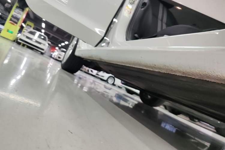Used Volkswagen Lamando 2017 230TSI DSG Fashion Edition Right Side Sill