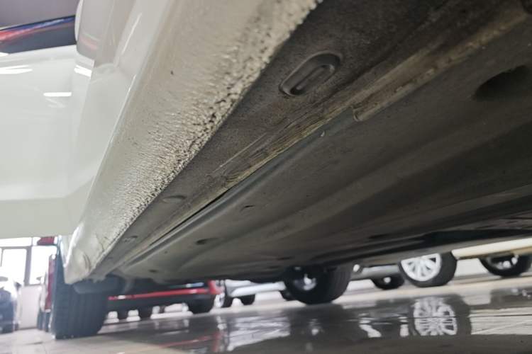 Used Volkswagen Lamando 2017 280TSI DSG Comfort Edition Right Side Sill