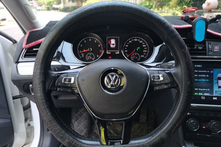 Used Volkswagen Lamando 2017 280TSI DSG Luxury Edition Steering Wheel
