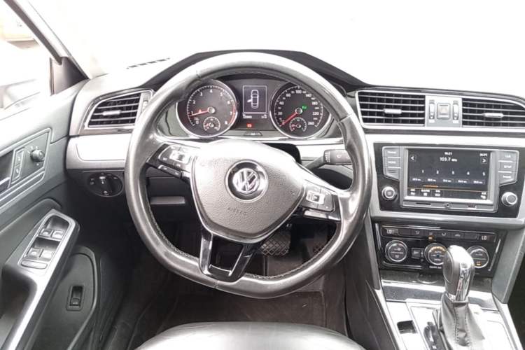Used Volkswagen Lamando 2017 280TSI DSG Comfort Edition Steering Wheel