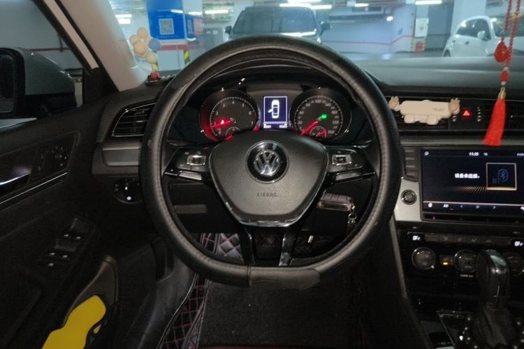 Used Volkswagen Lamando 2017 280TSI DSG Comfort Edition Steering Wheel