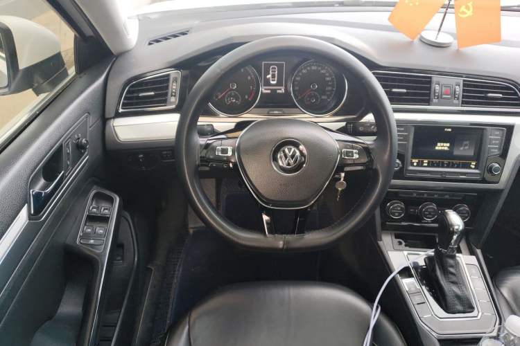 Used Volkswagen Lamando 2017 280TSI DSG Comfort Edition Steering Wheel