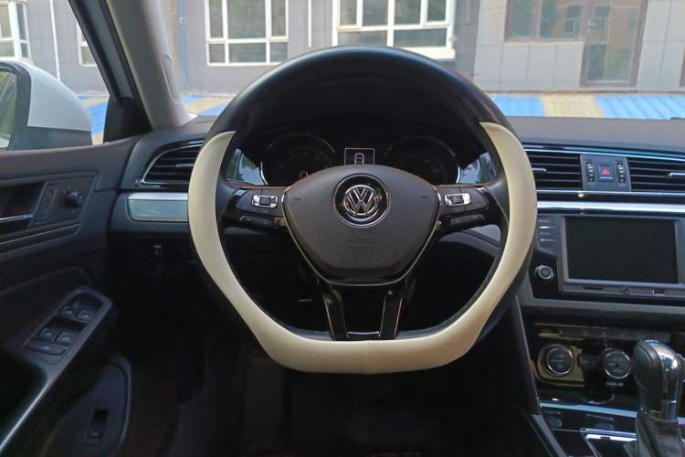 Used Volkswagen Lamando 2017 280TSI DSG Comfort Edition Steering Wheel