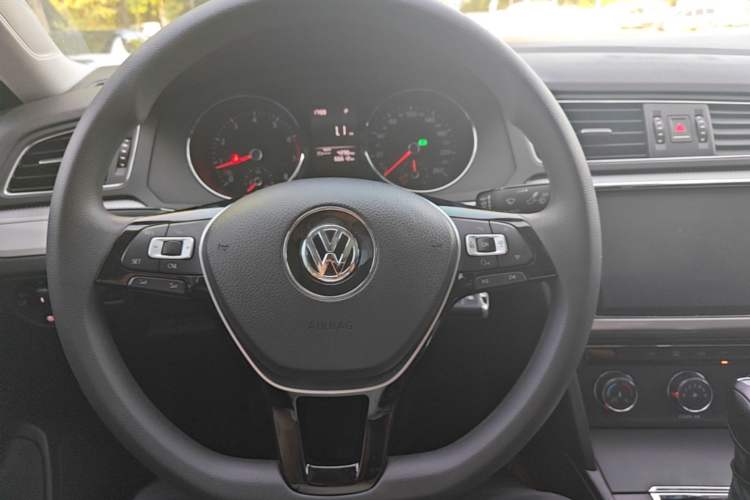 Used Volkswagen Lamando 2017 230TSI DSG Fashion Edition Steering Wheel