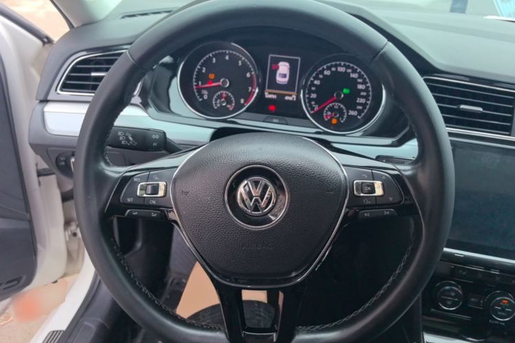 Used Volkswagen Lamando 2017 280TSI DSG Luxury Edition Steering Wheel