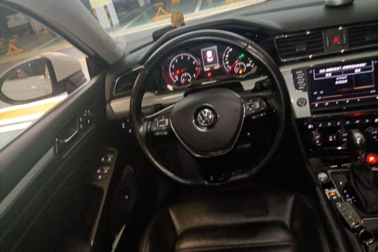 Used Volkswagen Lamando 2017 280TSI DSG Luxury Edition Steering Wheel