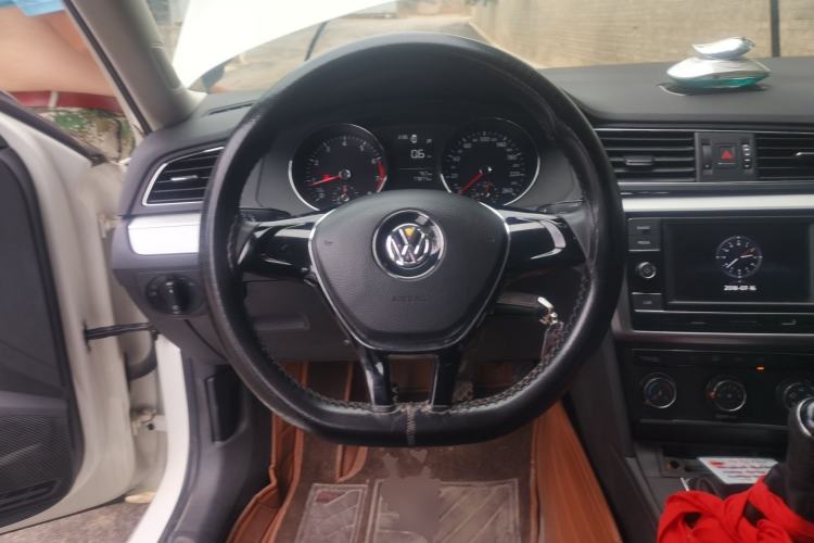 Used Volkswagen Lamando 2017 230TSI Manual Trend Edition Steering Wheel