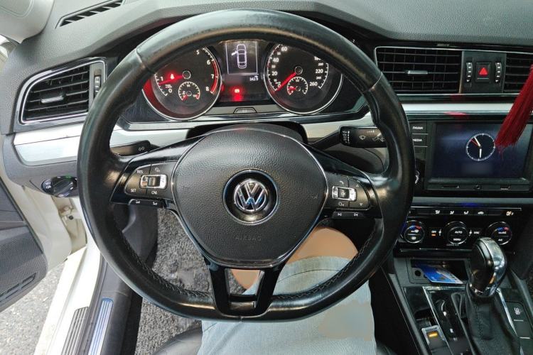 Used Volkswagen Lamando 2017 280TSI DSG Comfort Edition Steering Wheel