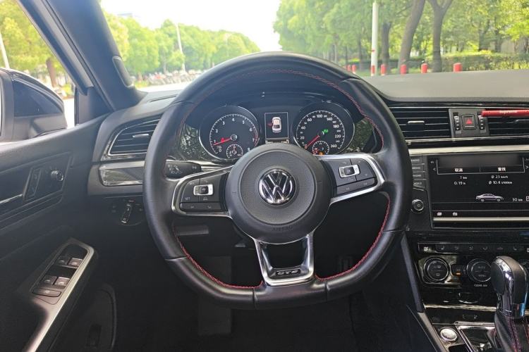 Used Volkswagen Lamando 2017 2.0T GTS Steering Wheel