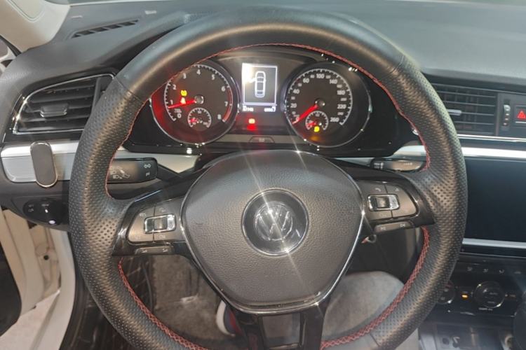 Used Volkswagen Lamando 2017 280TSI DSG Comfort Edition Steering Wheel