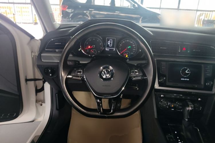Used Volkswagen Lamando 2017 280TSI DSG Comfort Edition Steering Wheel