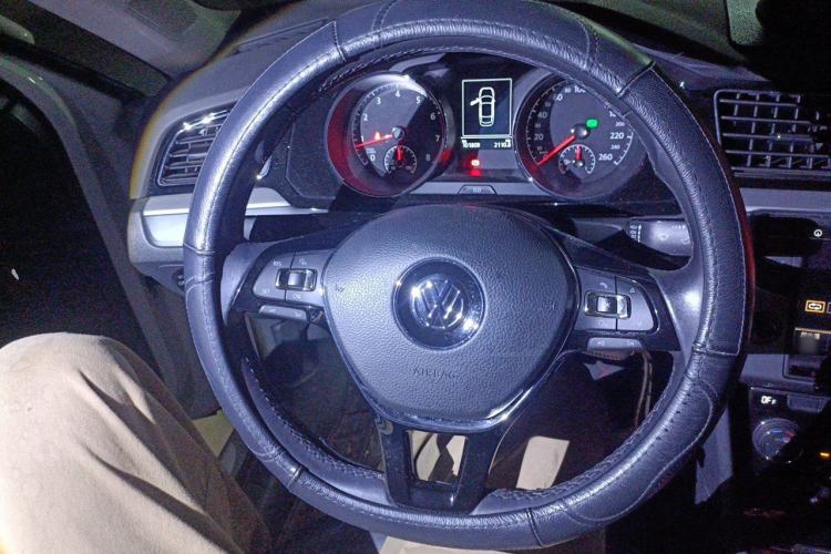 Used Volkswagen Lamando 2017 280TSI DSG Comfort Edition Steering Wheel
