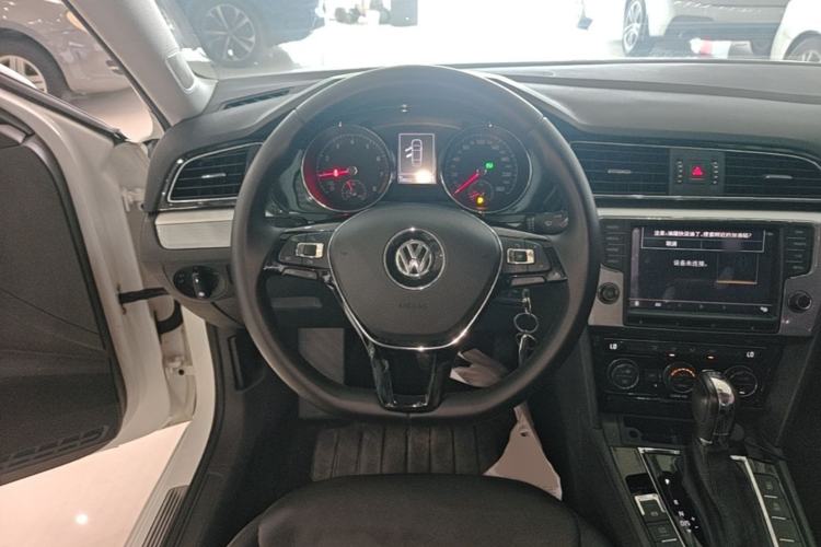 Used Volkswagen Lamando 2017 280TSI DSG Comfort Edition Steering Wheel