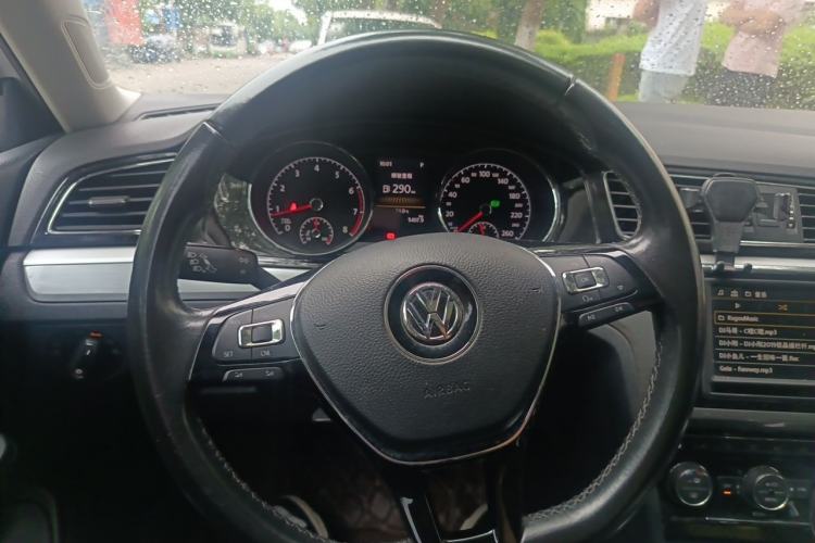 Used Volkswagen Lamando 2017 280TSI DSG Luxury Edition Steering Wheel
