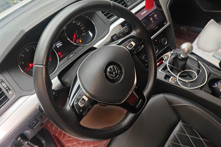 Used Volkswagen Lamando 2017 230TSI Manual Trend Edition Steering Wheel