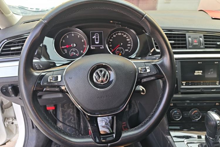 Used Volkswagen Lamando 2017 280TSI DSG Comfort Edition Steering Wheel