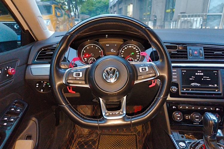 Used Volkswagen Lamando 2017 280TSI DSG Luxury Edition Steering Wheel