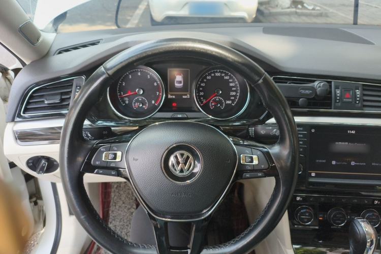 Used Volkswagen Lamando 2017 280TSI DSG Luxury Edition Steering Wheel