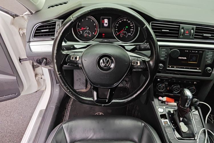 Used Volkswagen Lamando 2017 280TSI DSG Luxury Edition Steering Wheel