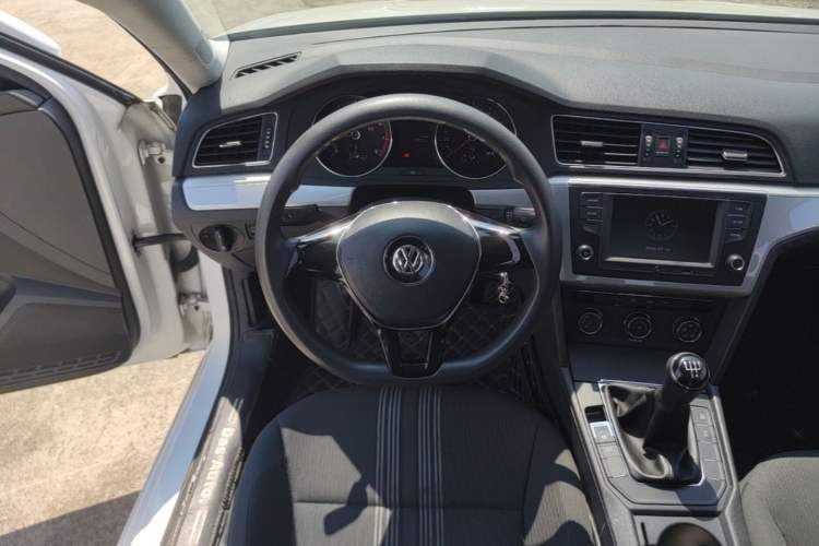 Used Volkswagen Lamando 2017 230TSI Manual Trend Edition Steering Wheel