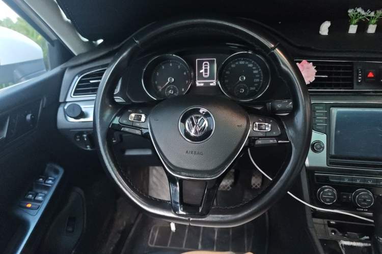 Used Volkswagen Lamando 2017 280TSI DSG Comfort Edition Steering Wheel