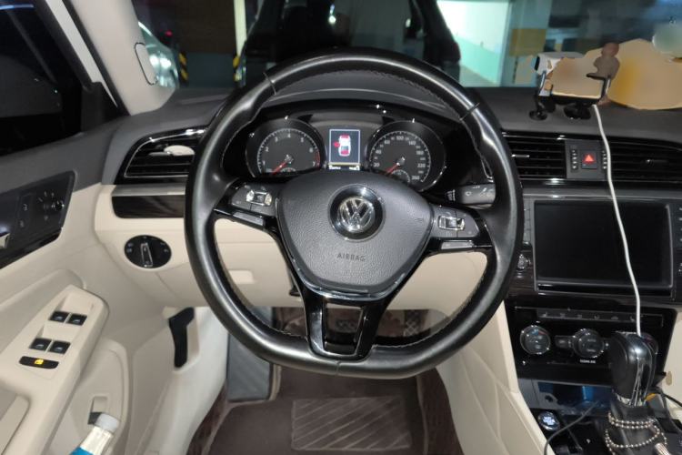 Used Volkswagen Lamando 2017 280TSI DSG Luxury Edition Steering Wheel