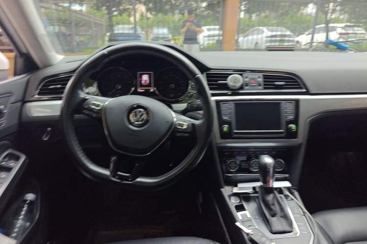 Used Volkswagen Lamando 2017 280TSI DSG Luxury Edition Steering Wheel