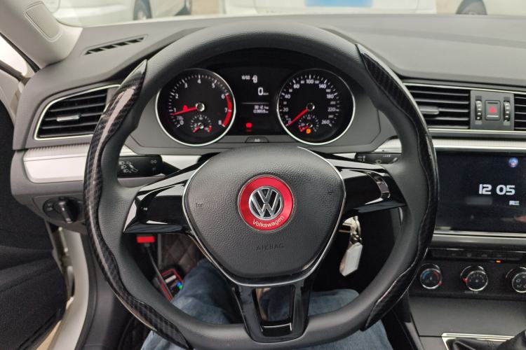 Used Volkswagen Lamando 2017 230TSI Manual Trend Edition Steering Wheel