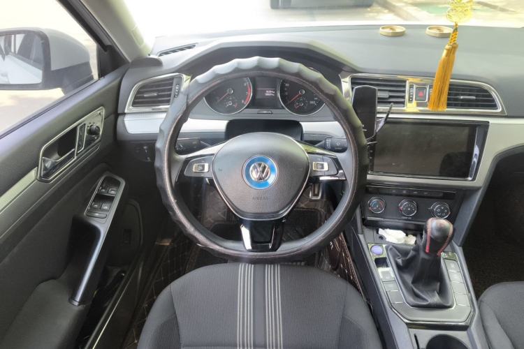 Used Volkswagen Lamando 2017 230TSI Manual Trend Edition Steering Wheel