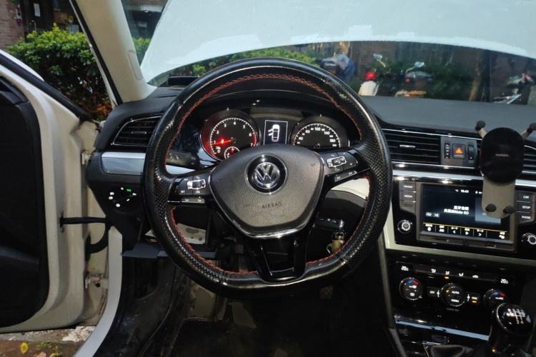 Used Volkswagen Lamando 2017 280TSI Manual Comfort Edition Steering Wheel