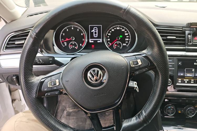 Used Volkswagen Lamando 2017 280TSI DSG Comfort Edition Steering Wheel