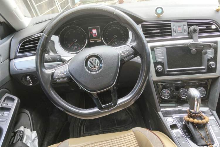 Used Volkswagen Lamando 2017 280TSI DSG Luxury Edition Steering Wheel