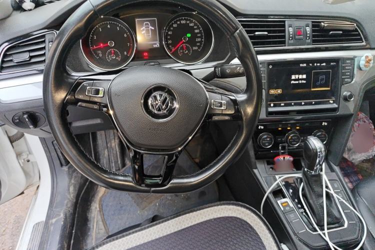 Used Volkswagen Lamando 2017 280TSI DSG Comfort Edition Steering Wheel