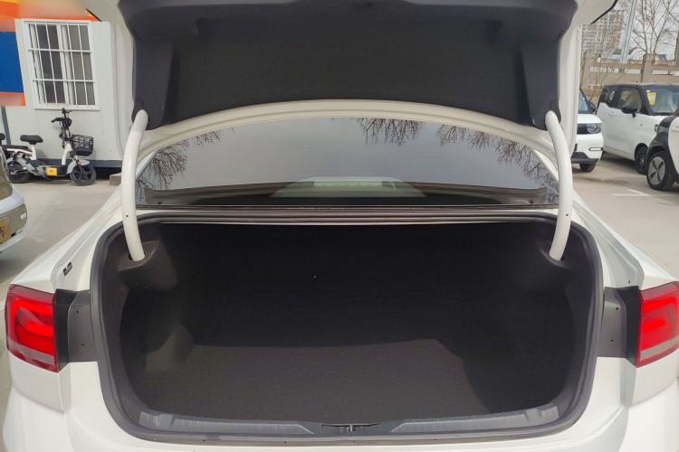 Used Volkswagen Lamando 2017 230TSI DSG Fashion Edition Trunk